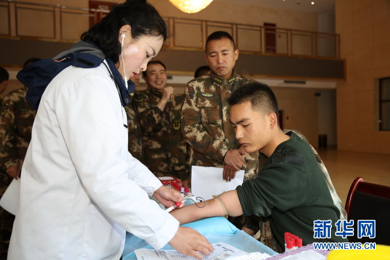 西藏边防总队亚东边检站组织警民进行爱心体检