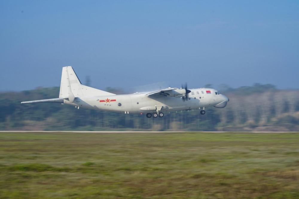 组图!直击反潜巡逻机执行搜潜任务