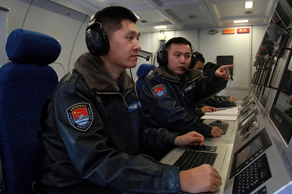 北部战区海军航空兵某部组织跨昼夜训练