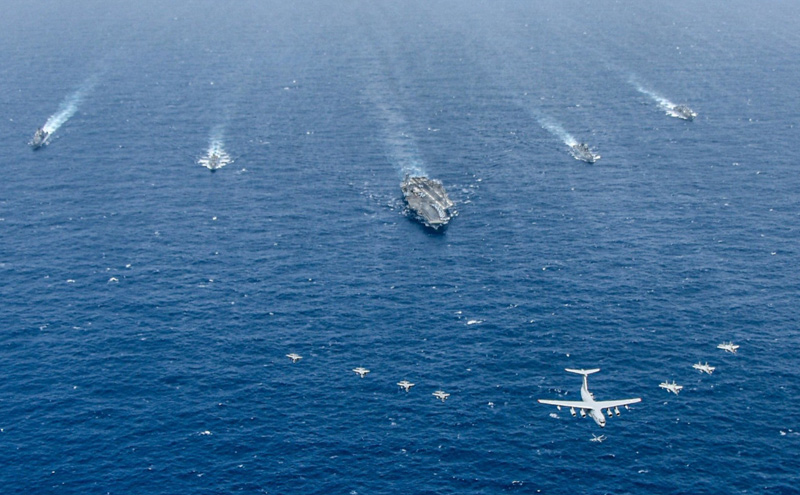 军事报道称,参与演习的印军兵力包括印度海军的加尔各答级驱逐舰"科钦