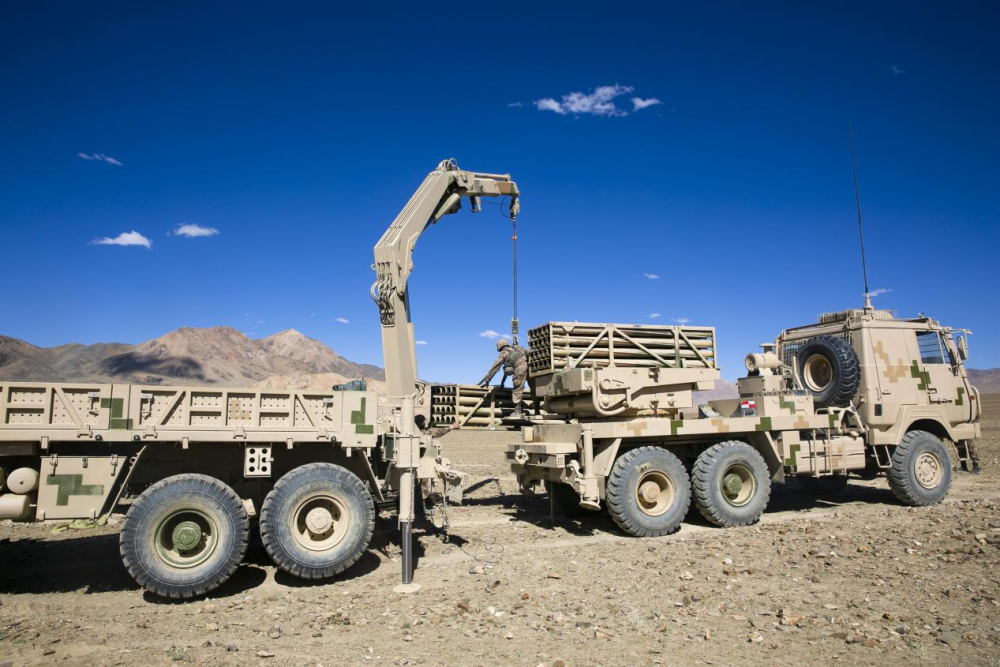 砺剑雪域高原——直击新疆军区某团火箭炮实弹射击考核