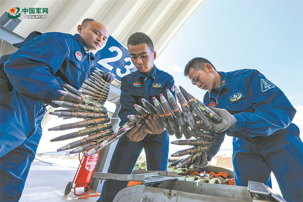 战斗,在云端打响——南部战区空军航空兵某旅实弹射击训练掠影