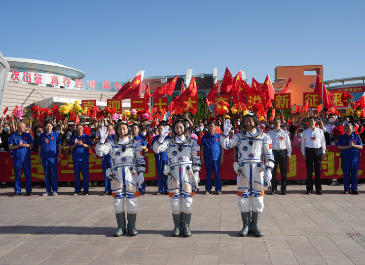 神舟十四号载人飞行任务航天员乘组出征仪式在酒泉卫星发射中心举行