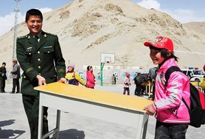 新疆克州边防与爱心企业联合开展爱心捐赠活动