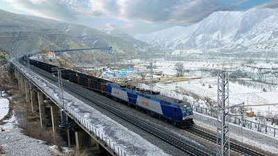 &ldquo;巨龙&rdquo;奔腾带去光和热 千里走&ldquo;大秦&rdquo;看能源保供