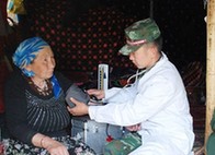 新疆边防：开展“送健康进牧区”活动