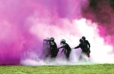 中国首支常备维和警队通过评估 防暴队快如闪电侠