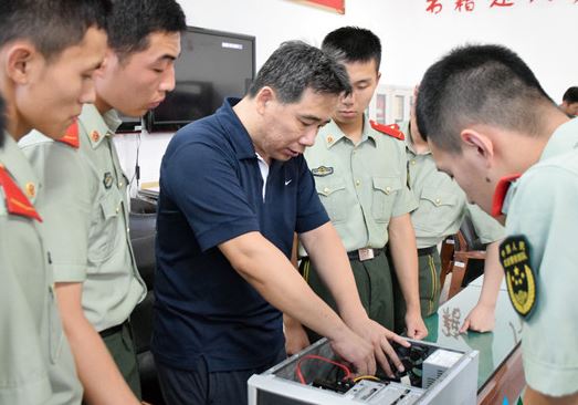 武警新华通讯社守卫中队组织官兵进行计算机基础知识培训