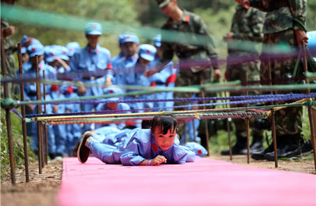 迎国庆：广西武警官兵携手驻地学生&ldquo;重走红军路&rdquo;
