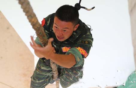 武警昆明支队赴热带丛林开展&ldquo;魔鬼周&rdquo;极限训练