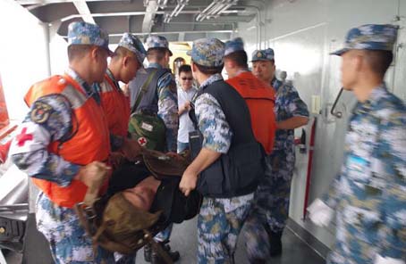 北海舰队某防救支队开展海上应急救援演练