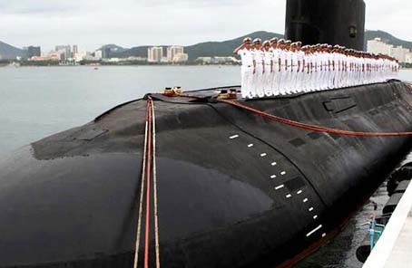 &ldquo;我们的长征在路上&rdquo;近距离体验海军某新型导弹驱逐舰和372潜艇