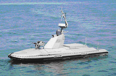 报道说,这款名为"天行一号"的新型无人艇使用油电混合动力,全长12.