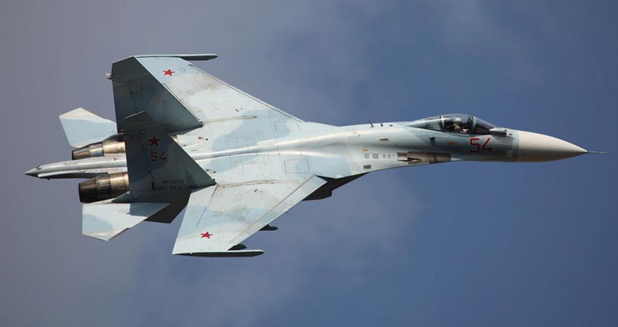 俄军苏-27战机在波罗的海上空伴飞德国反潜巡逻机