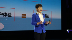 “快哥帮”项目选手正在台上演练