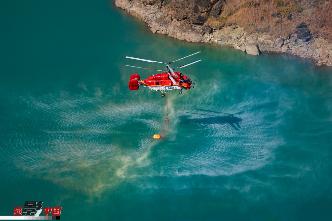 探秘灭火直升机是如何工作的