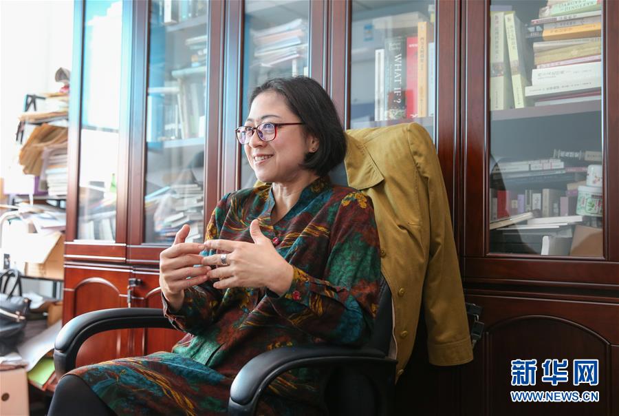 卢丽安为构建人类命运共同体加油努力