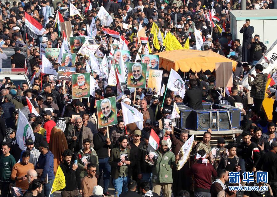 伊拉克民众悼念伊朗遇袭高级将领苏莱曼尼