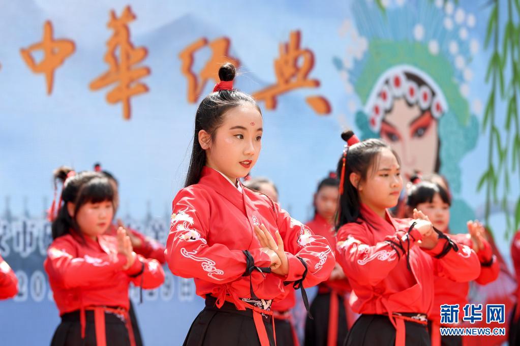 戏曲韵律操 传承传统文化