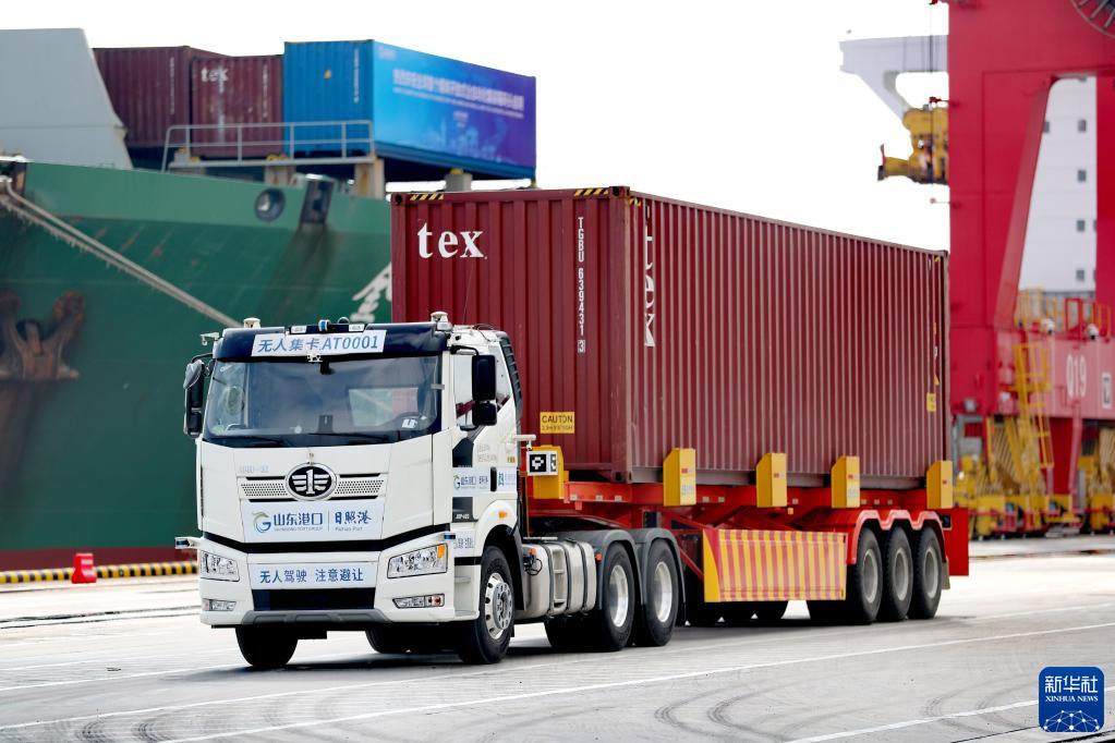 山东日照港启用顺岸开放式全自动化集装箱码头-新华网