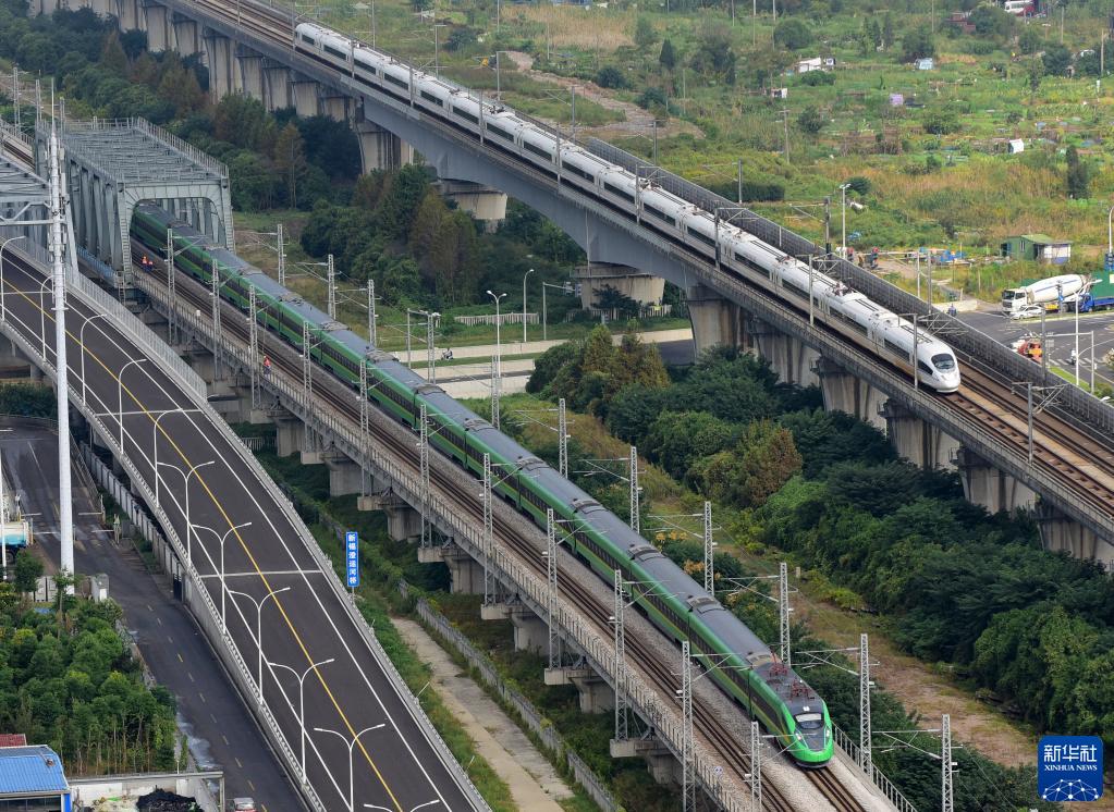 全国铁路将实行新的列车运行图