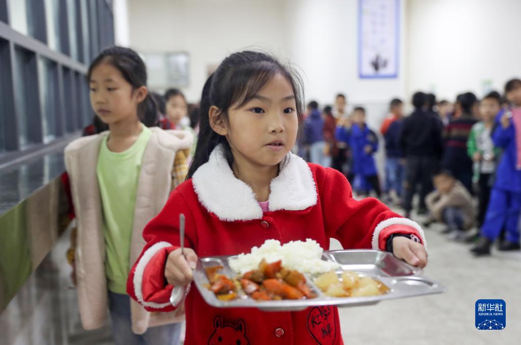 四川华蓥:"互联网 明厨亮灶"让学生吃得更放心