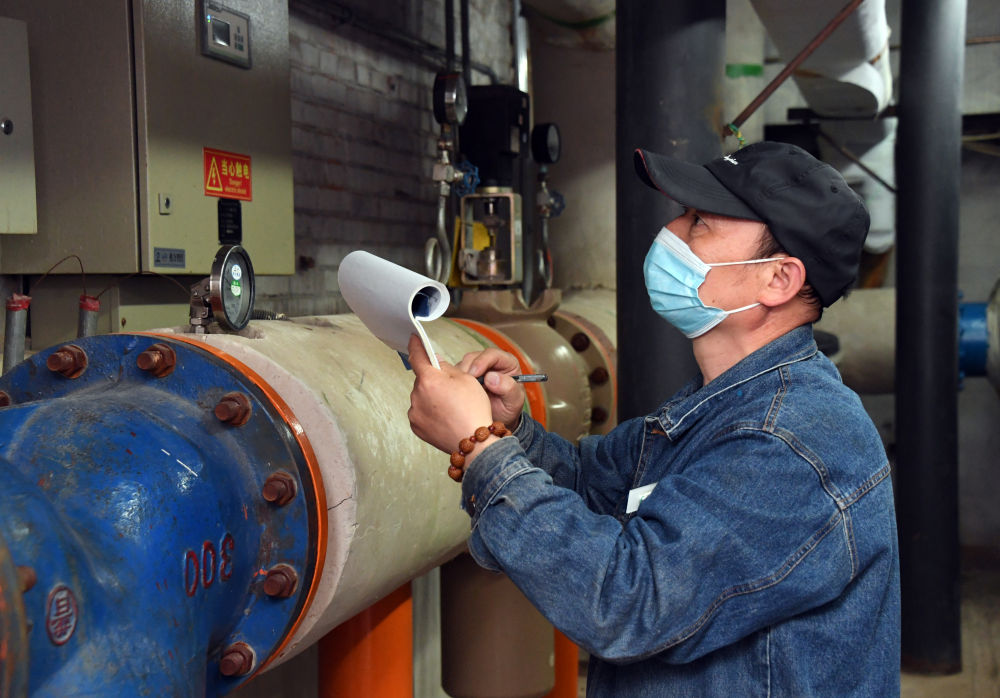 新华全媒 丨寒潮来袭 北京提前供暖