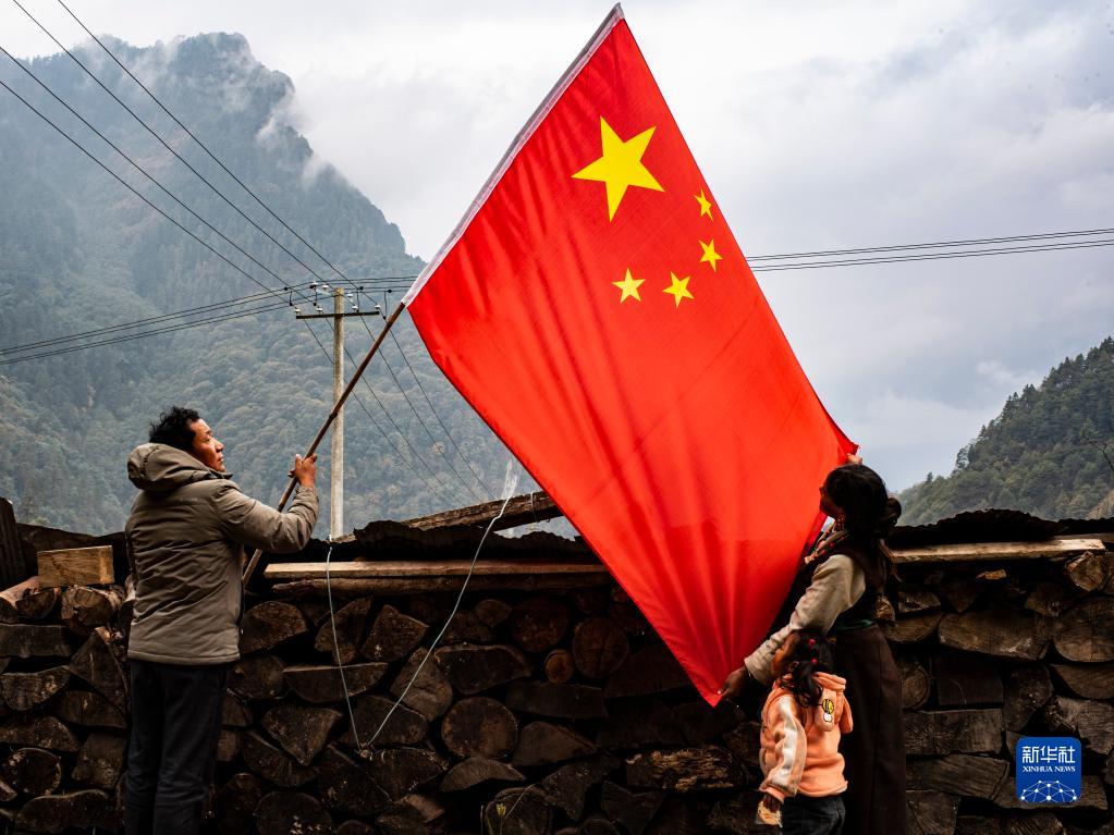 陈塘镇位于西藏日喀则市定结县西南部,喜马拉雅山脉中段南坡,平均海拔