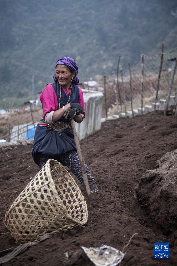 陈塘镇位于西藏日喀则市定结县西南部,喜马拉雅山脉中段南坡,平均海拔