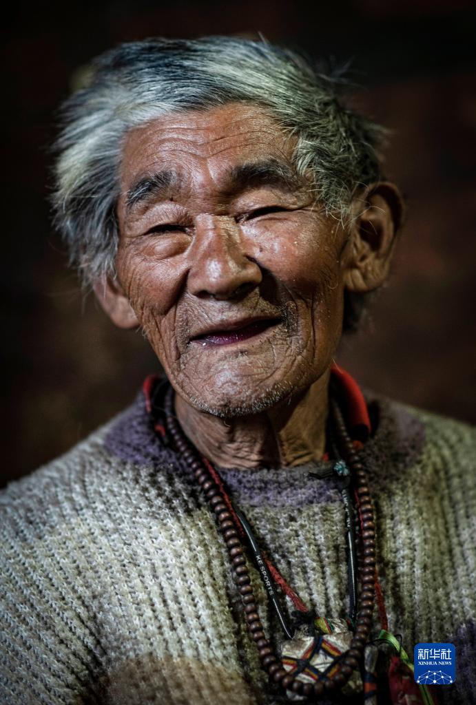 西塔尔老人今年86岁,是西藏日喀则市定结县陈塘镇修修玛村人.
