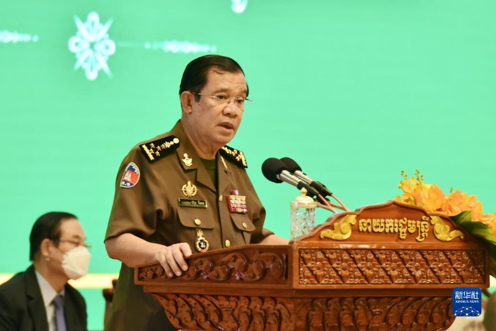 中企承建的柬埔寨国防部办公楼正式投入使用