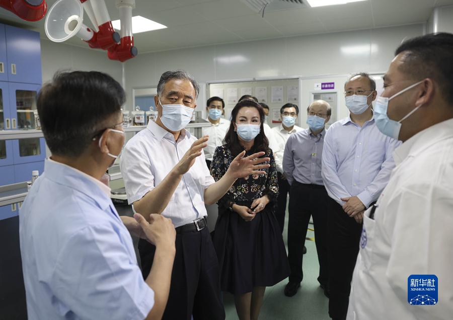 共同记忆——闽台关系档案文献展",考察漳州市两岸青年创业基地和台资