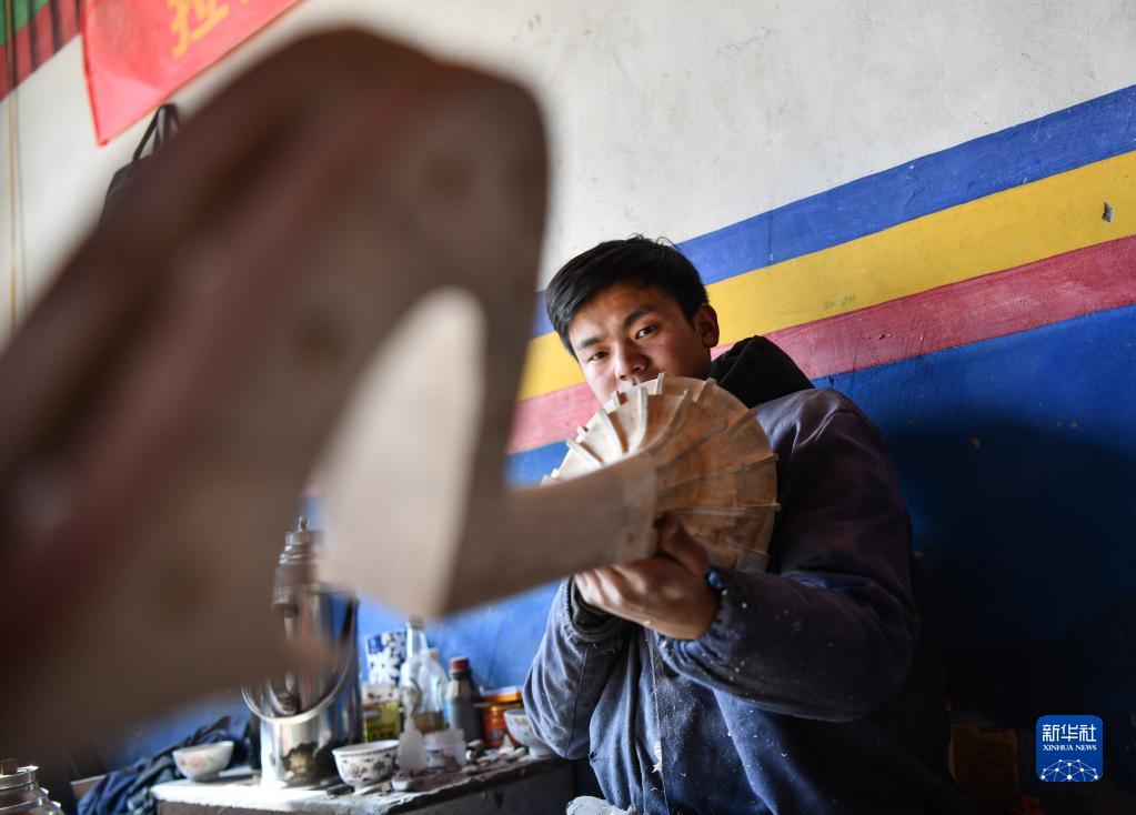 新华全媒 丨西藏日喀则:用扎念琴奏响乡村振兴进行曲-新华网