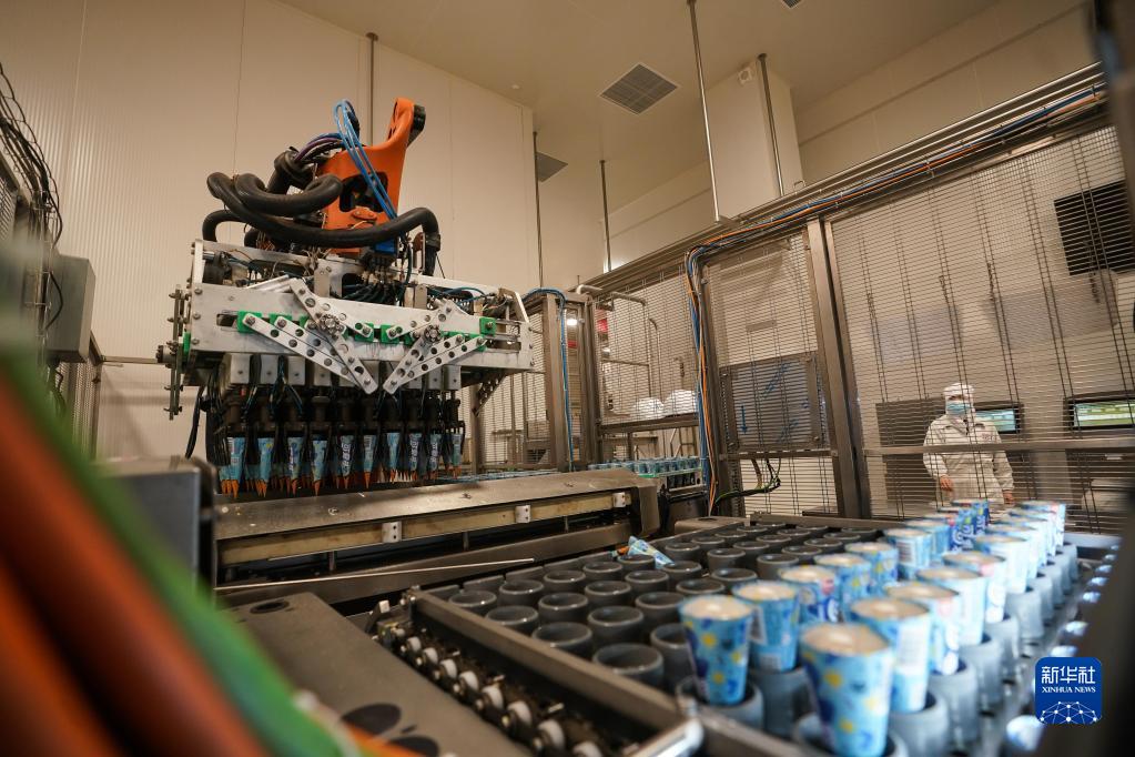 当冰淇淋遇到"智能制造"——探访日产900万支冰淇淋的"灯塔工厂"-新华