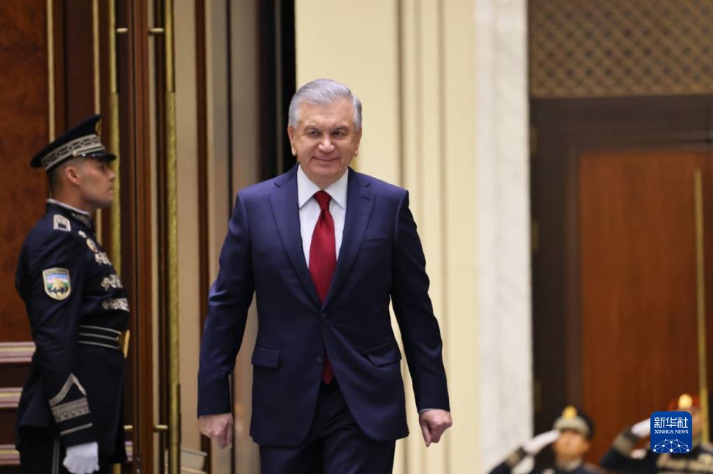 米尔济约耶夫宣誓就任乌兹别克斯坦总统-新华网