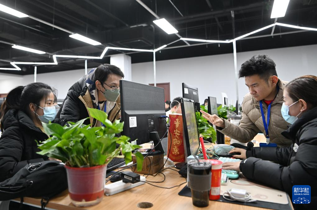 新春走基层丨创造美好 助残就业-新华网