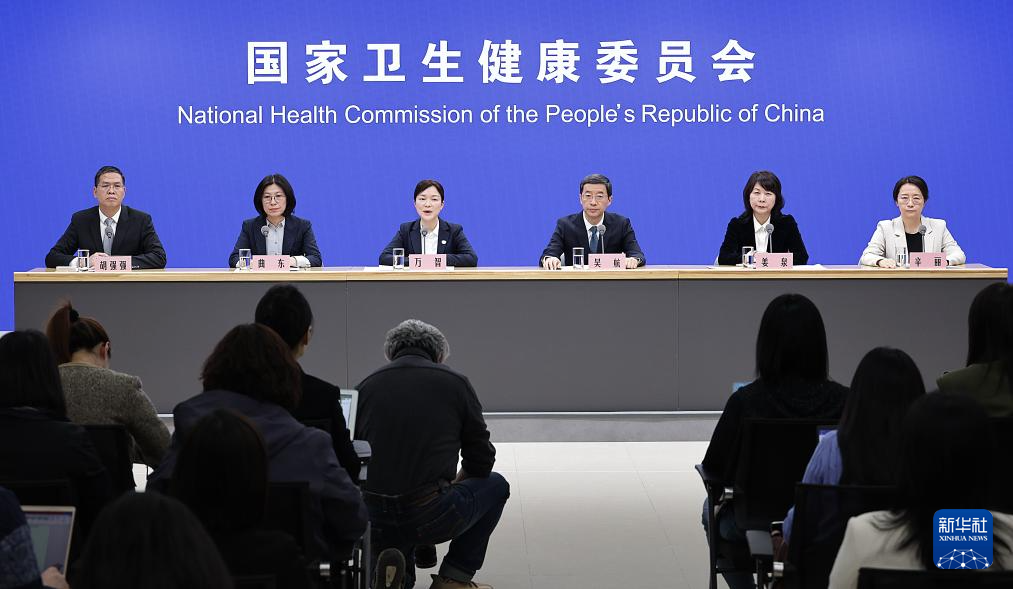 国家卫健委发布会聚焦“小寒大寒”健康:提示流感强度下降仍需防护,倡导接种疫苗与冬季保暖
