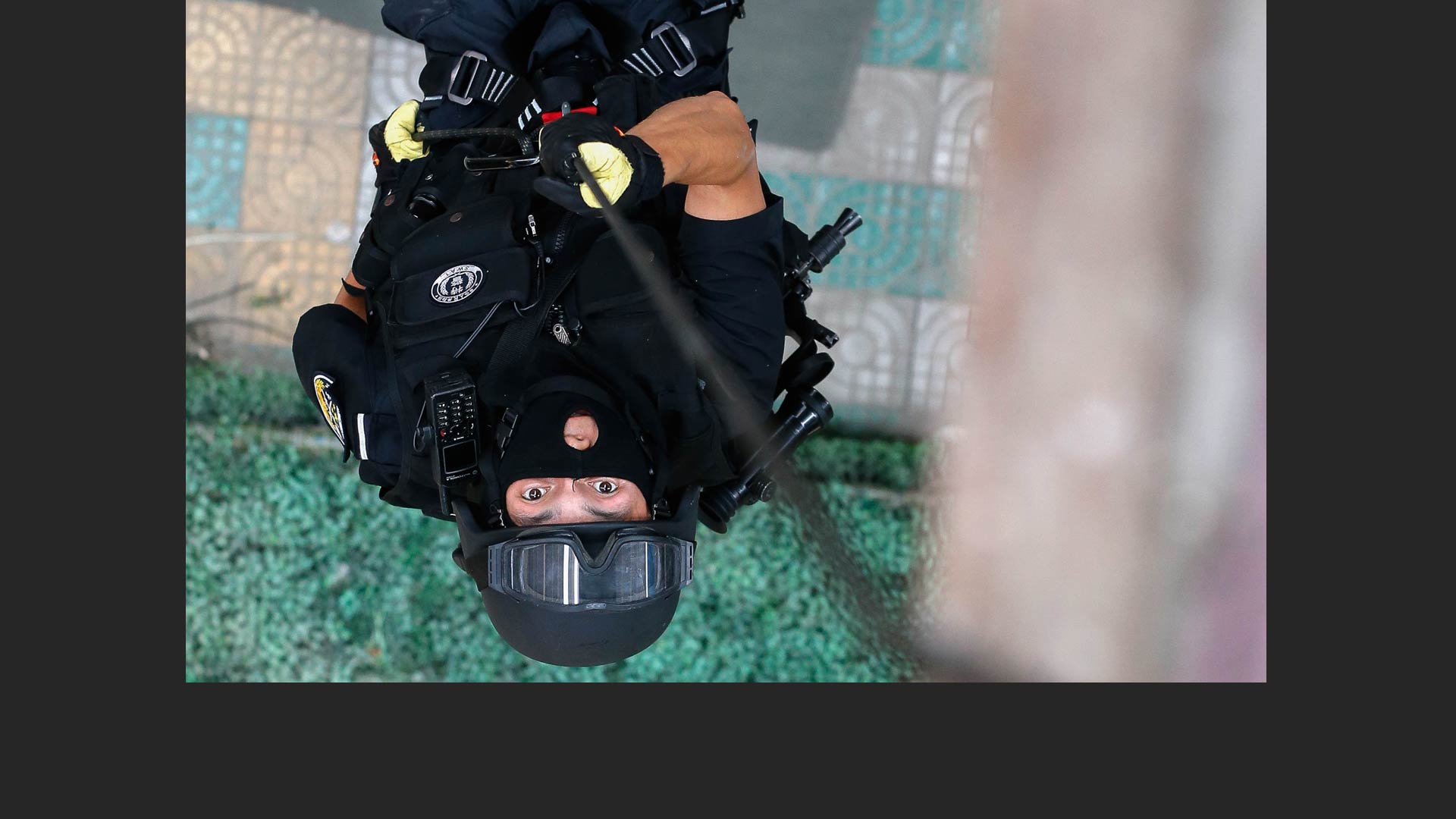 【图刊】蓝剑突击队反恐战术首次曝光 凸显力与美的结合