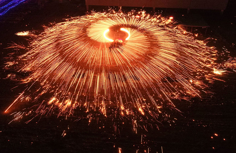 河北遵化:打树花迎元宵