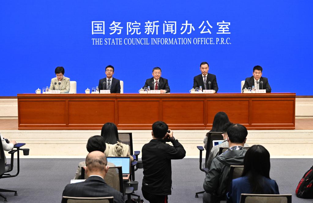 新华全媒 丨国新办举行"权威部门话开局"系列主题新闻发布会介绍"全面
