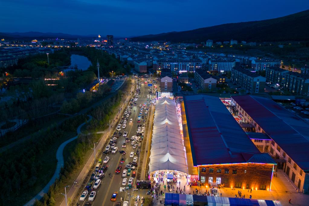 新华全媒 ·追着花儿看新疆|新疆伊犁:全产业链布局赋能奶业振兴-新华