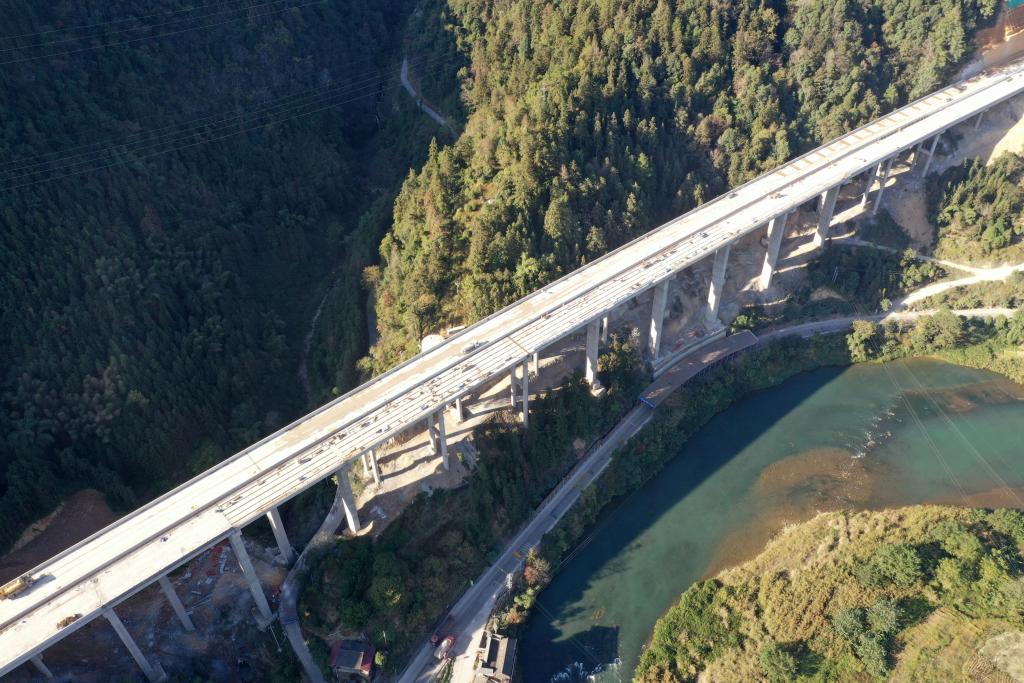 广西龙胜:抢抓进度建设高速公路