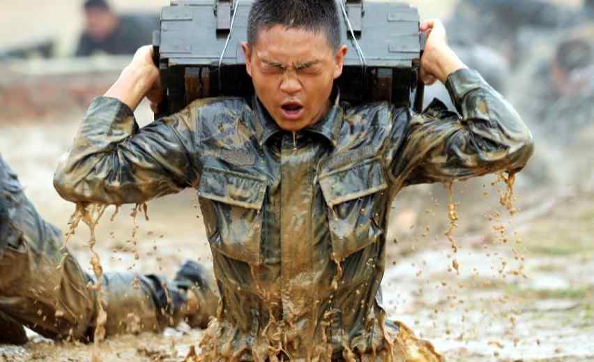 陆军特战旅官兵进行魔鬼训练