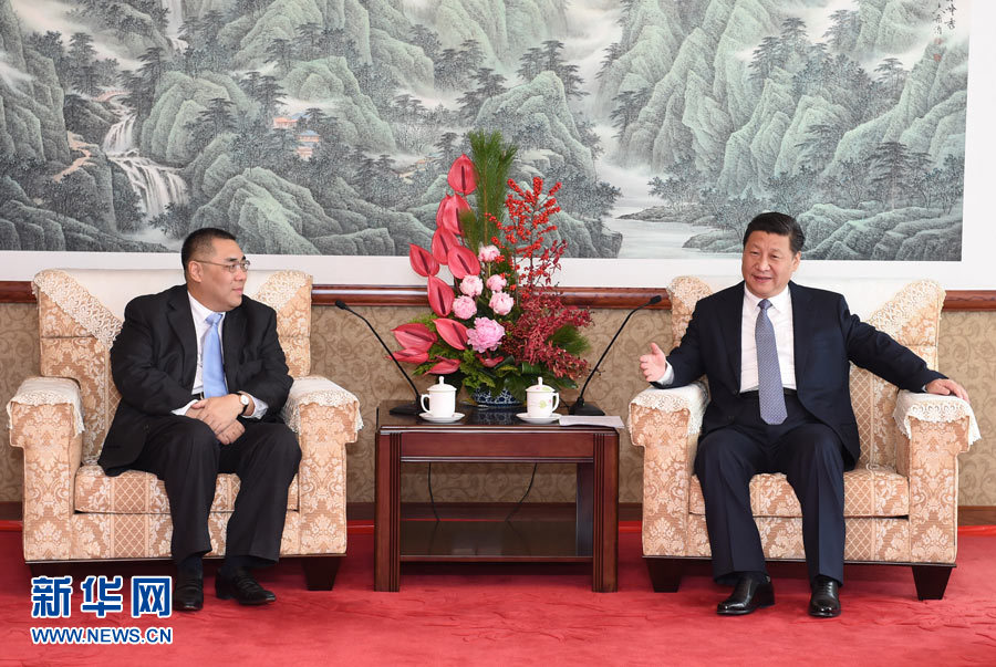 习近平会见崔世安