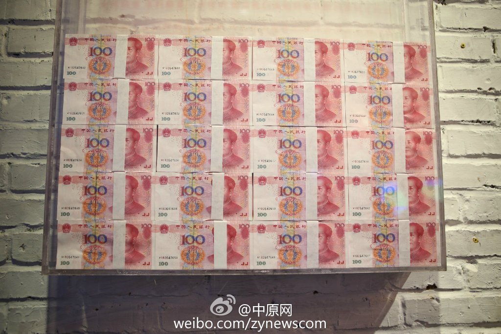 郑州一火锅店墙挂百万元作举报奖