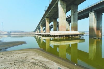 长江中下游频现独特枯水景观(图)