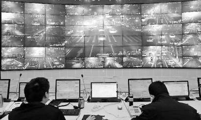 媒体盘点奇葩报警：让民警帮送厕纸帮买早餐