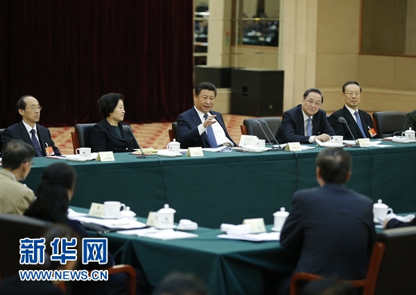 3月4日，中共中央总书记、国家主席、中央军委主席习近平看望出席全国政协十二届三次会议的民革、台盟、台联委员，听取委员们的意见和建议，并发表重要讲话。中共中央政治局常委、全国政协主席俞正声参加了看望和讨论。新华社记者 鞠鹏 摄