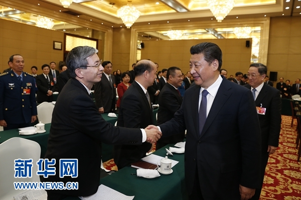 3月4日，中共中央总书记、国家主席、中央军委主席习近平看望出席全国政协十二届三次会议的民革、台盟、台联委员，听取委员们的意见和建议，并发表重要讲话。中共中央政治局常委、全国政协主席俞正声参加了看望和讨论。新华社记者 鞠鹏 摄