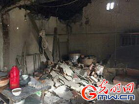 安徽阜阳发生4.3级地震 蓝天救援队震后1小时赶到灾区